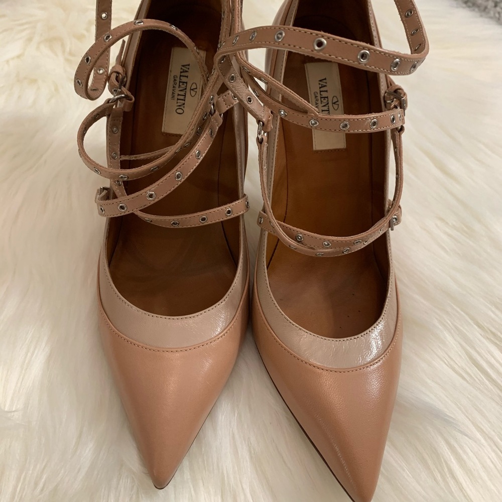 Nude Valentino Pumps
